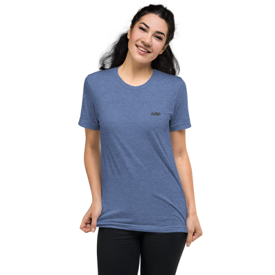BASIC B ESSENTIALS TEE