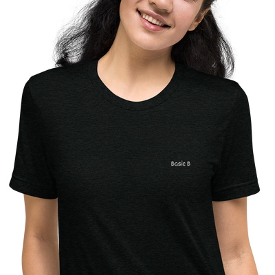 BASIC B ESSENTIALS TEE